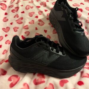 New Balance Women’s Black 520 V9
